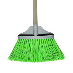 ESCOBA PARA ESTABLO DE FIBRA CORTA CON PALO DE MADERA